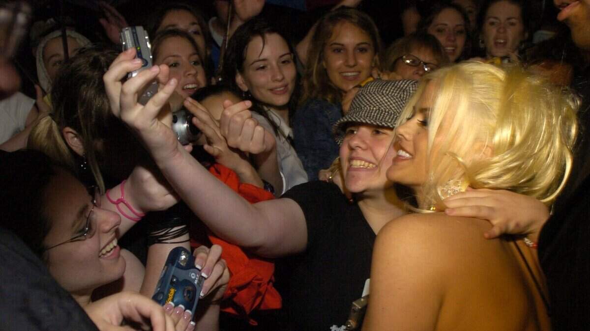 Whitney Holbourn, 16, takes her  photo with Anna Nicole Smith at the Barnstable-Brown Derby party on April 30, 2004 in Louisville. The annual Derby Eve gala, which attracts a long celebrity guest list, celebrates its 30th edition Friday night.