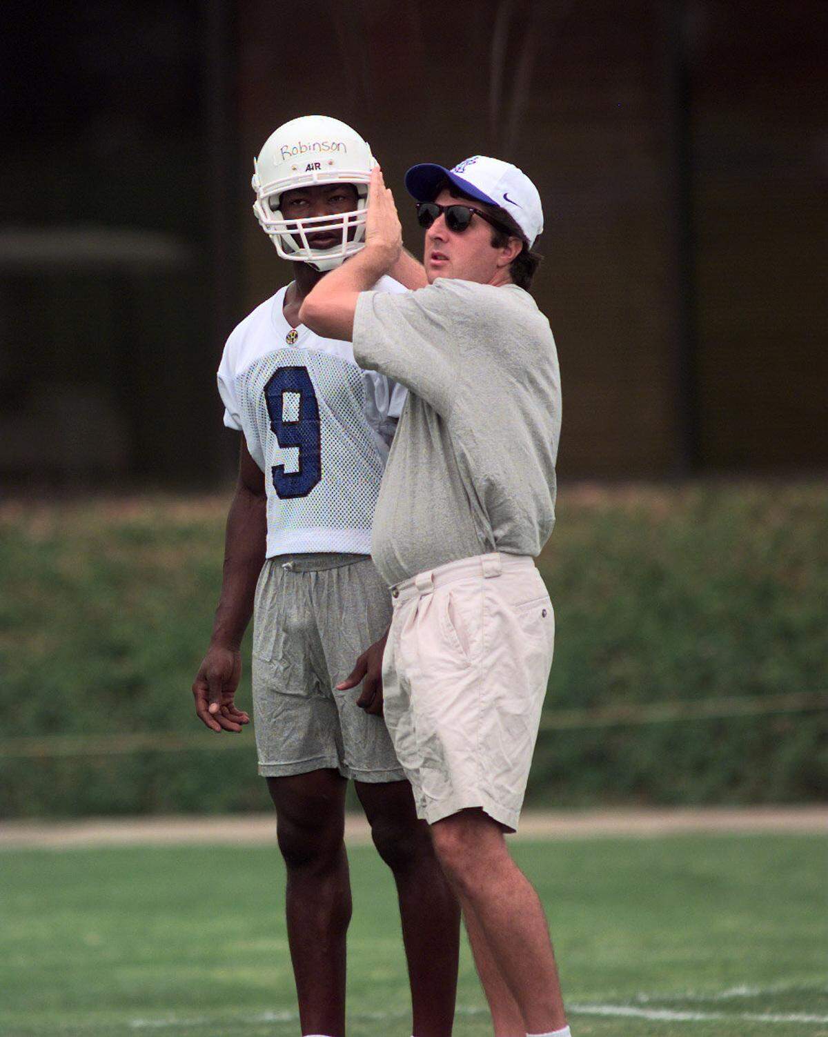 Mike Leach worked with Kentucky’s Jimmy Robinson when Leach was wide receivers coach for the Wildcats in 1997.