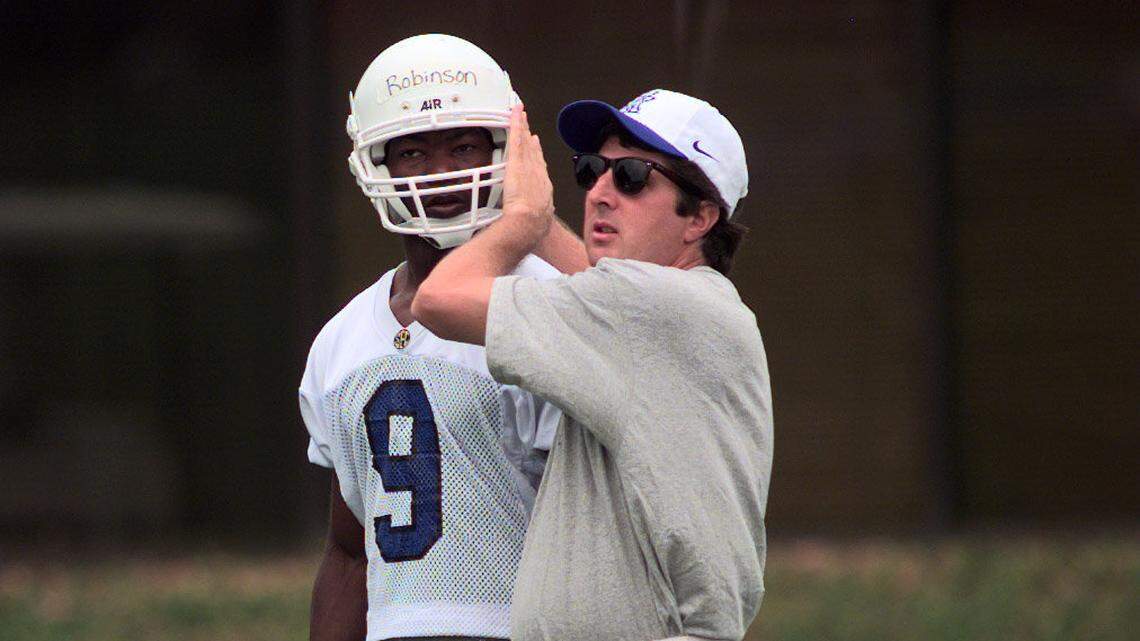 Mike Leach worked with Kentucky’s Jimmy Robinson when Leach was wide receivers coach for the Wildcats in 1997.
  