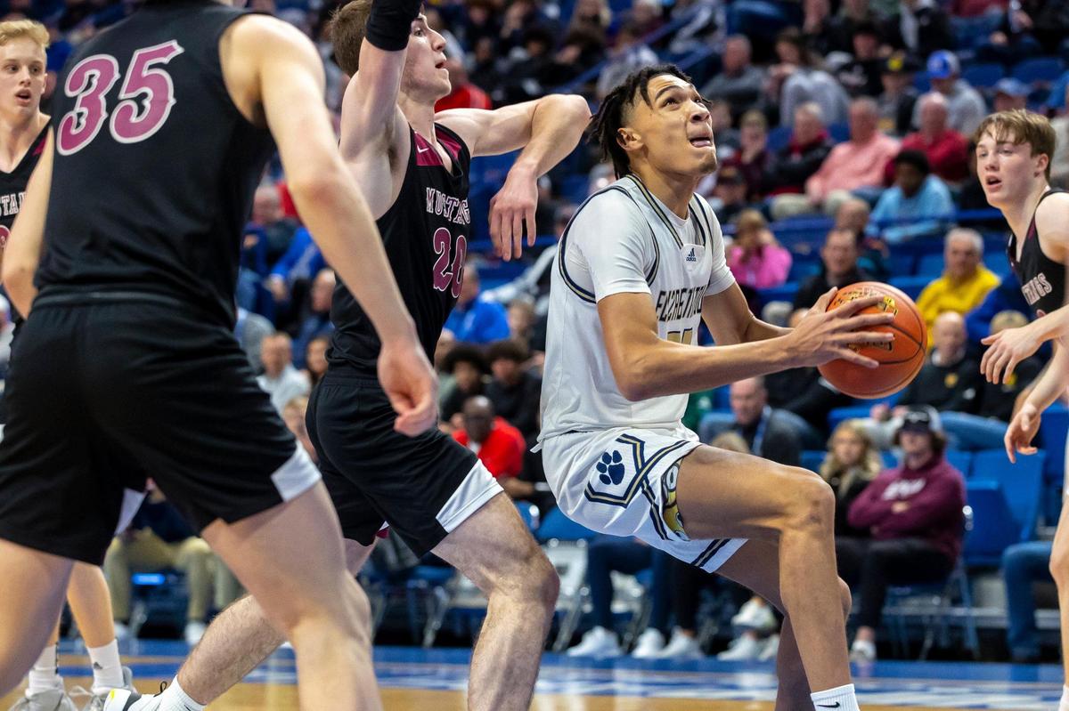 Elizabethtown’s Ayden Evans led all scorers with 21 points in the Panthers’ 48-44 victory.