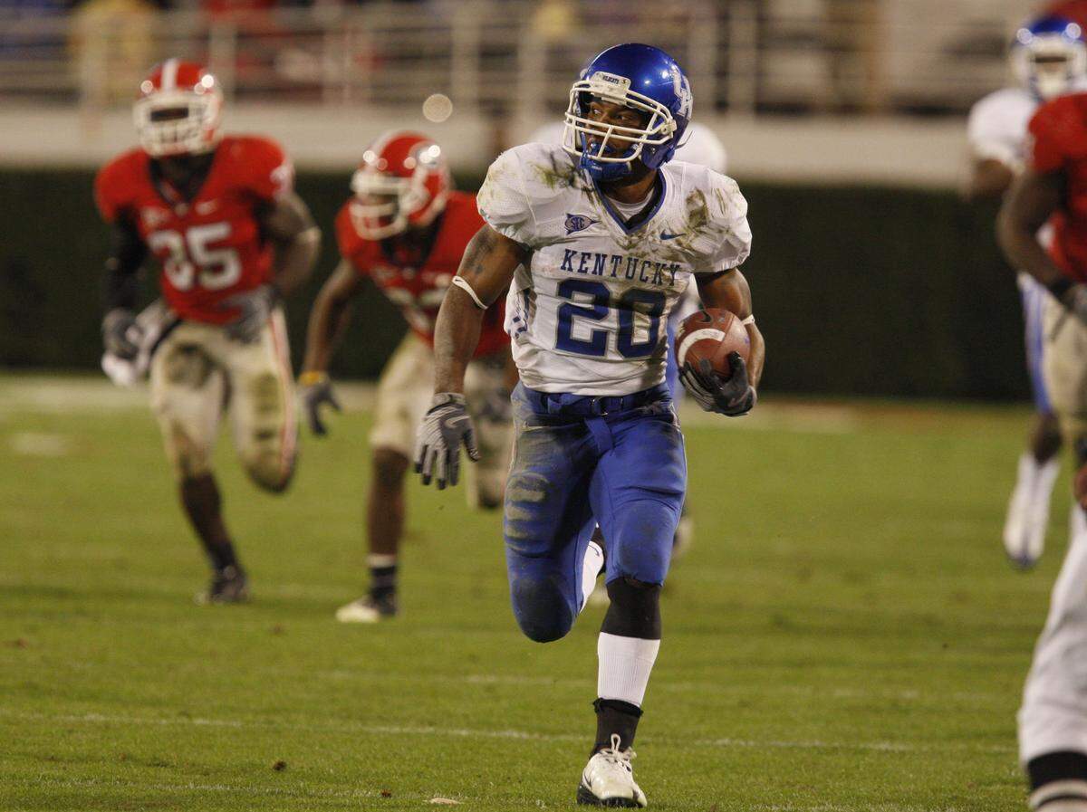 Kentucky’s Derrick Locke took this Morgan Newton pass 60 yards for a touchdown as UK rallied from 20-6 down at halftime to a 34-27 win at Georgia in 2009.