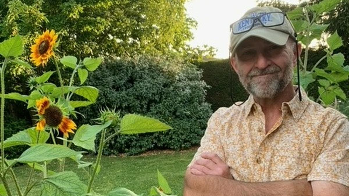 Kentucky native Mike Robinson lives in Somersham, a village north of Cambridge in Great Britain with his wife, Dr. Frances Hall. Their garden is featured on a British television series, “Garden of the Year.”