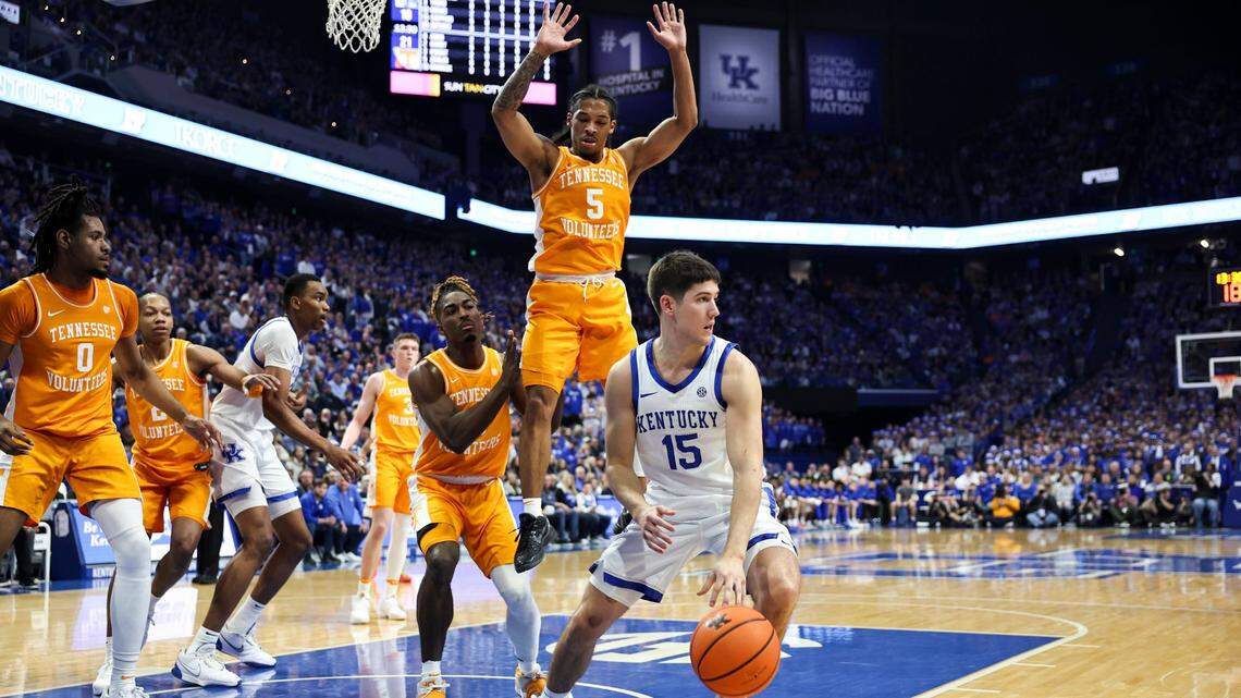 Tennessee powers past Kentucky, hands the Wildcats their second straight loss in Rupp