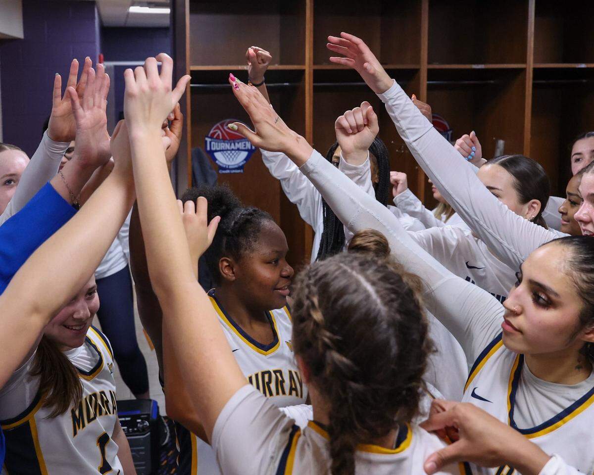 Murray State’s Haven Ford, center, won Kentucky’s Miss Basketball award while at Rowan County. She averages 15.2 points for the Missouri Valley Conference’s regular season and tournament champions.