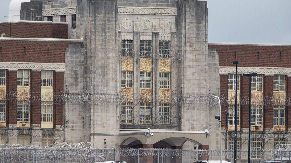 Ex-Lexington prison guard gets probation after assaulting inmate, trying to cover it up