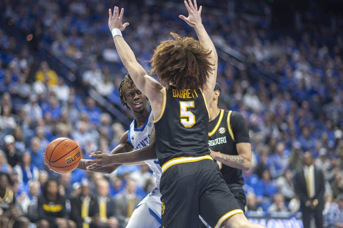 Kentucky Wildcats guard Kam Williams (3) passes the ball around Missouri Tigers guard T.O. Barrett (5) during the first half of UK’s loss Wednesday at Rupp Arena.