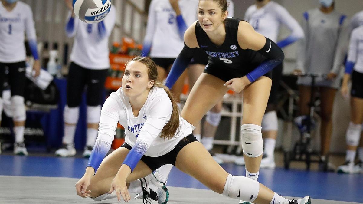 Kentucky’s Eleanor Beavin digs a ball during a match last season in Memorial Coliseum. Beavin was one of four UK players named Monday to the coaches’ Preseason All-SEC Team.
