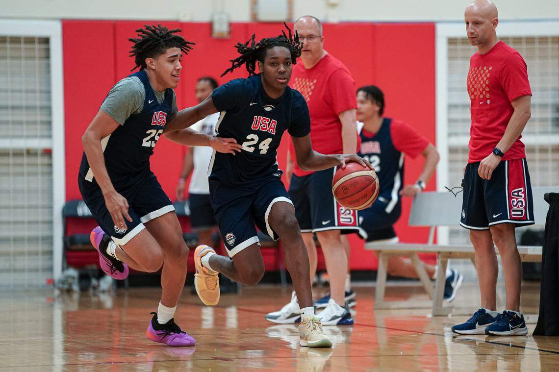 Kentucky native Tay Kinney, left, defends UK basketball recruit Jasper Johnson at a recent USA Basketball camp.