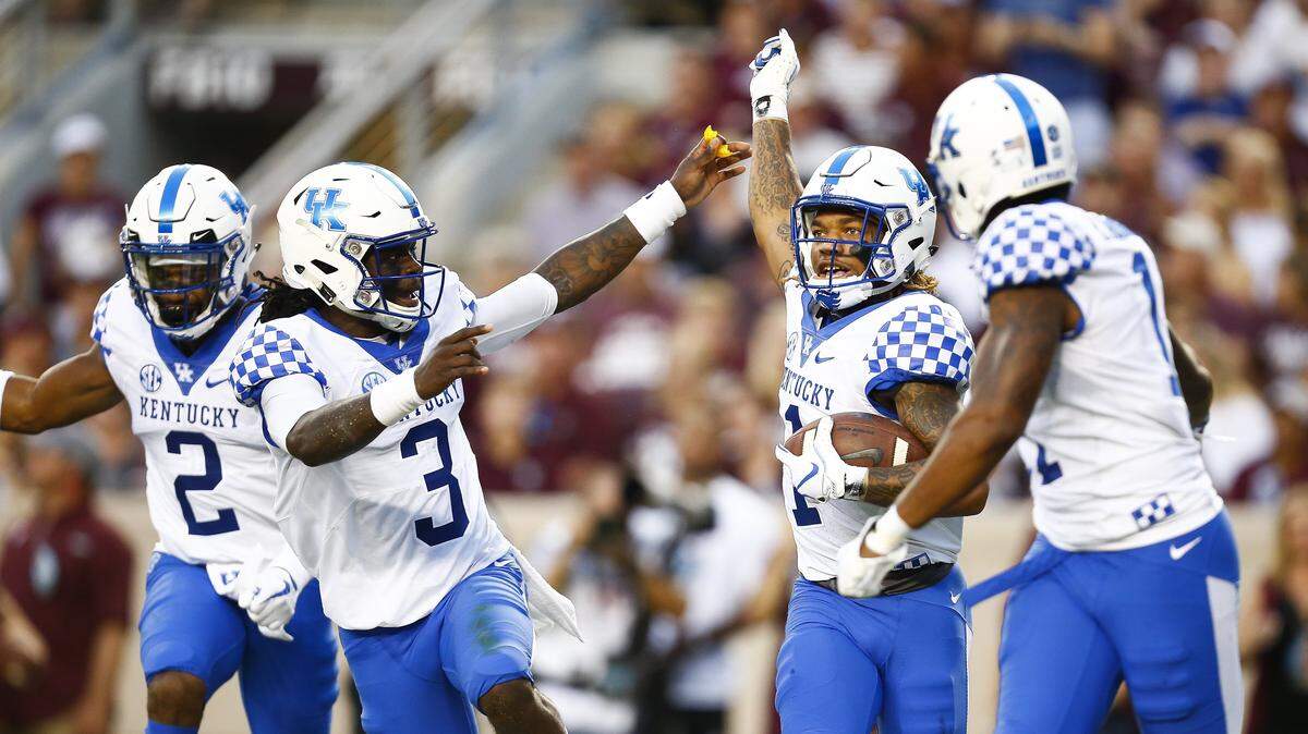 Kentucky wide receiver Lynn Bowden (1) celebrated his touchdown catch in the Wildcats’ 20-14 overtime loss at Texas A&M with UK quarterback Terry Wilson (3) and wide receivers Dorian Baker (2) and Tavin Richardson (11). It is the Cats’ only offensive touchdown in their past six quarters of play.
