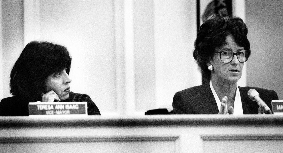 Mayor Pam Miller, right, and Vice-Mayor Teresa Isaac during a Nov. 30, 1993 Lexington Fayette Urban County Council work session. Miller served as Lexington’s first female mayor from 1993 until 2003.