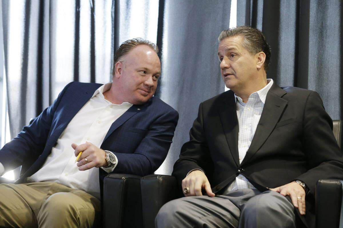 Football coach Mark Stoops and basketball coach John Calipari chatted during a UK uniform unveiling event in 2016.