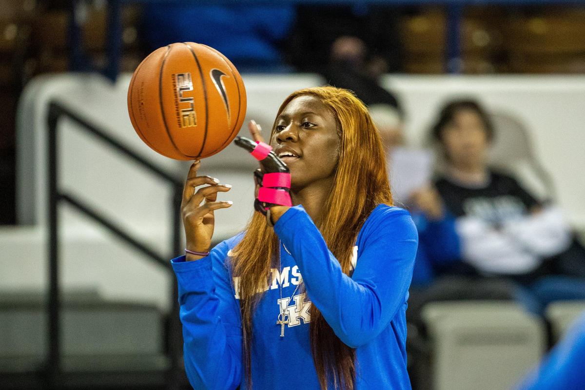 Kentucky guard Rhyne Howard, who has missed three consecutive games because of a broken finger, participated in warm-ups with her teammates on Thursday night.