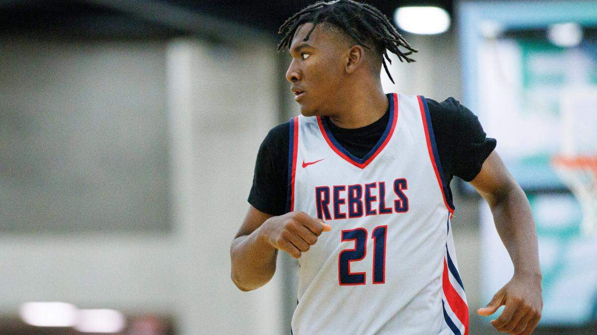 Florida Rebels’ Karter Knox (21) gets into position during the first day of the Nike Elite Youth Basketball League session on Saturday, May 28, 2022, at the Kentucky Exposition Center in Louisville, Kentucky.