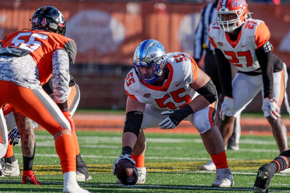 Kentucky’s Luke Fortner (55) snaps the ball during the Senior Bowl on Feb. 5 in Mobile, Ala.