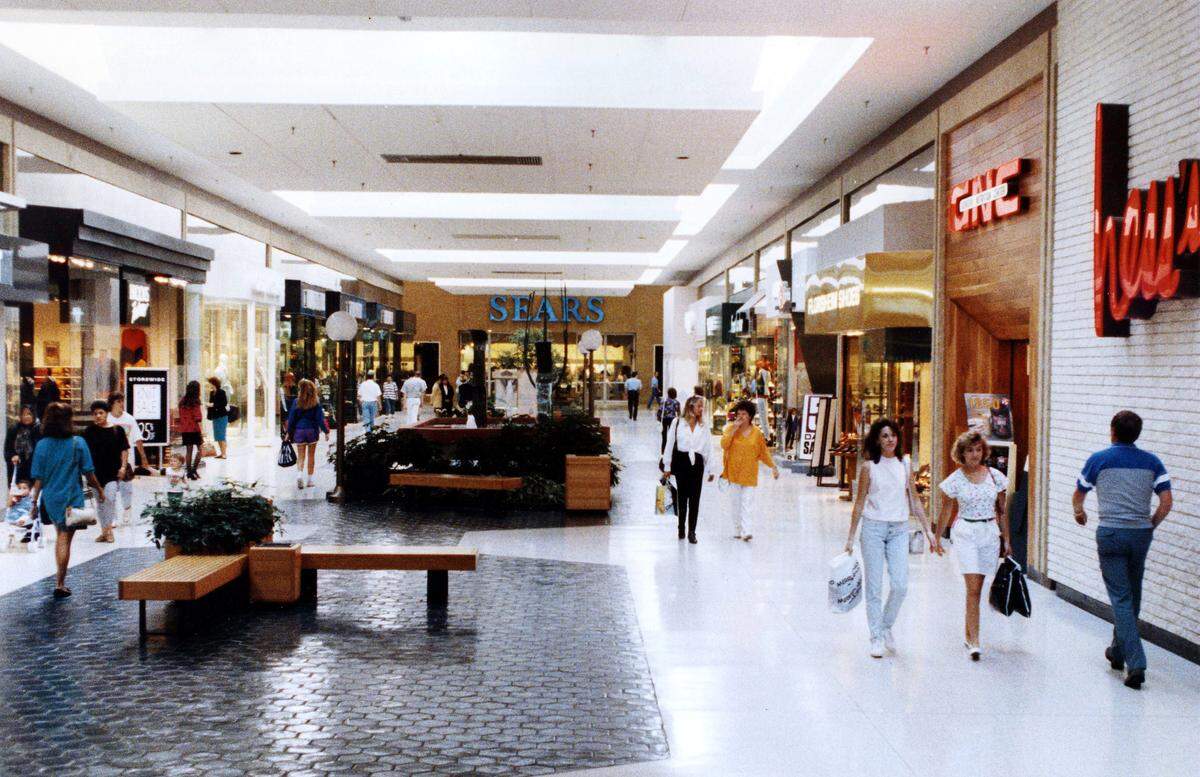 Inside Fayette Mall, looking toward anchor store Sears, Sept. 17, 1992. The Hess’s department store at right is where the JCPenney is today. The following year in May, the mall expanded, adding nearly two dozen businesses in a new south wing that was accessed through Sears. The expansion made it Kentucky’s largest mall. Note the women in the orange shirt walking towards the camera is smoking and one of the original fountains and sculptures from when the mall opened in 1971 is in the middle. Other stores at this time included main tenant Lazarus, the arcade Aladdin’s Castle, shoe store Stride Rite, Chestnut Street Gallery, The Bombay Company, Camelot Music and a Chick-fil-A restaurant, which was not in the food court. What was in the food court? Arby’s, Burger King, Chao Praya, Frank & Stein, Freshen’s Yogurt, Gold Star Chili, Manhattan Bagel Co., Sbarro’s, Subway, Tumbleweed and Great Steak & Fry.