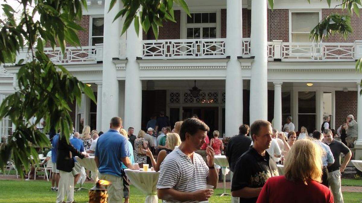 A member gathering in 2010 at The Arlington Club.

Photo courtesy Eastern Kentucky University
