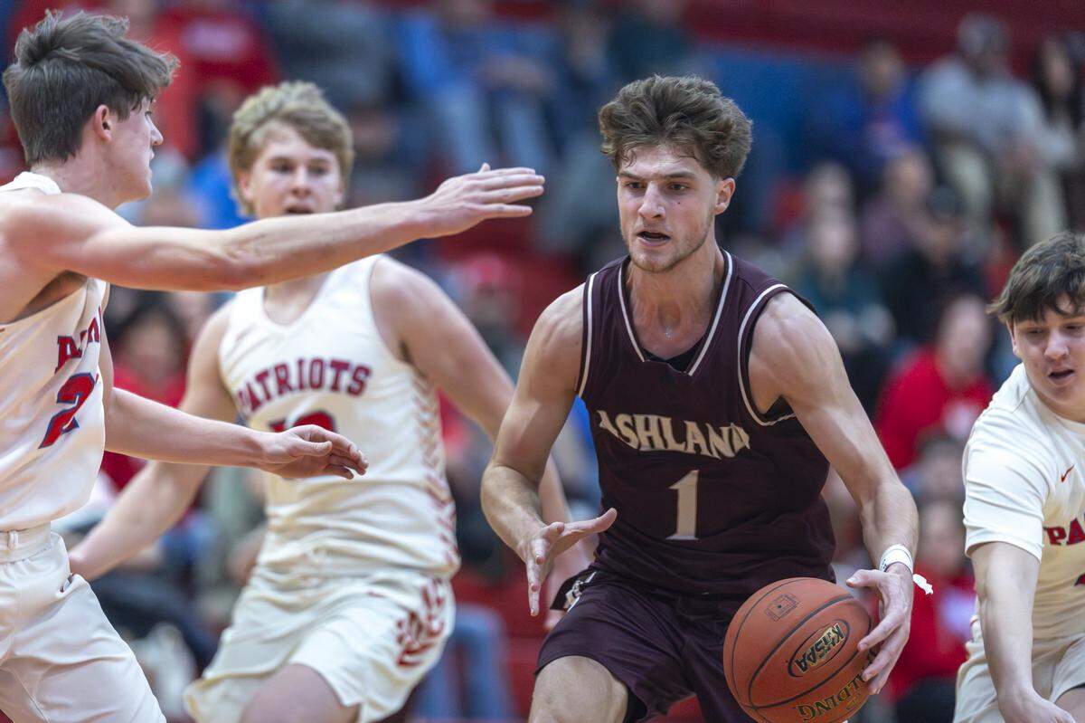 Ashland Blazer’s Zander Carter (1) drives the ball as he’s defended by Lincoln County’s Cash Baird (21), Lincoln County’s Clay Pendygraft (12) and Lincoln County’s Tucker Foster (4) during a game at Lincoln County High School in Stanford, Ky., on Friday, Jan. 17, 2025. Carter will be playing college basketball at Liberty.