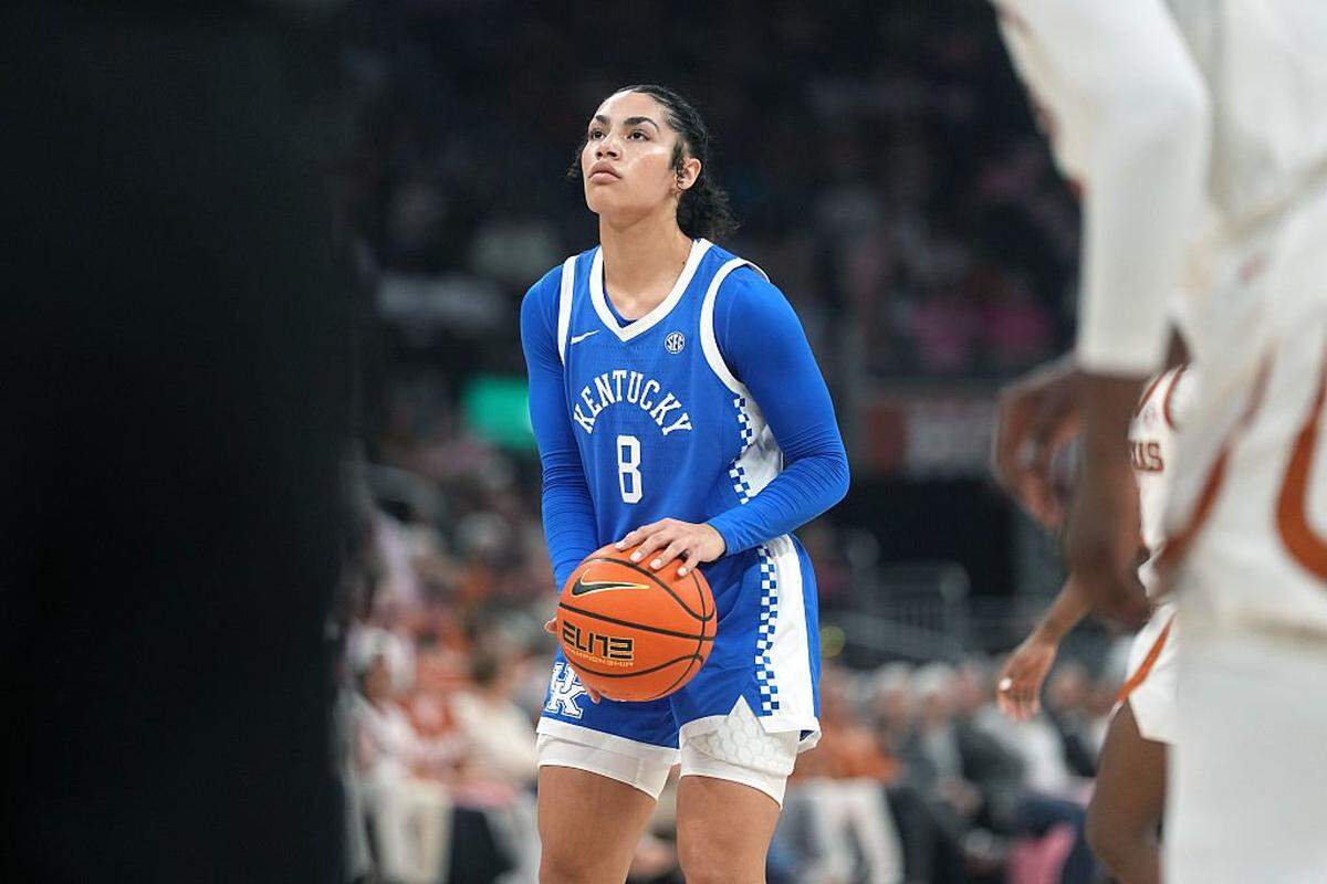 Kentucky junior guard Asia Boone (8) led the No. 18 Wildcats with 16 points in UK’s 64-53 loss at No. 4 Texas on Monday night. Boone and the Cats return to action Thursday night at Memorial Coliseum vs. Texas A&M.
