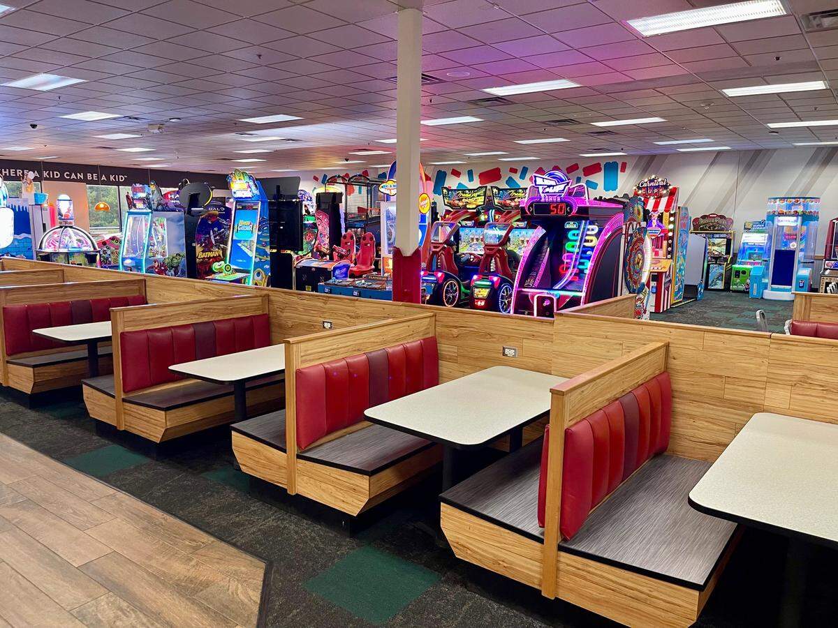 The Chuck E. Cheese restaurant in Woodhill Circle Plaza has closed after 40 years, according to a notice on the chain’s web site.