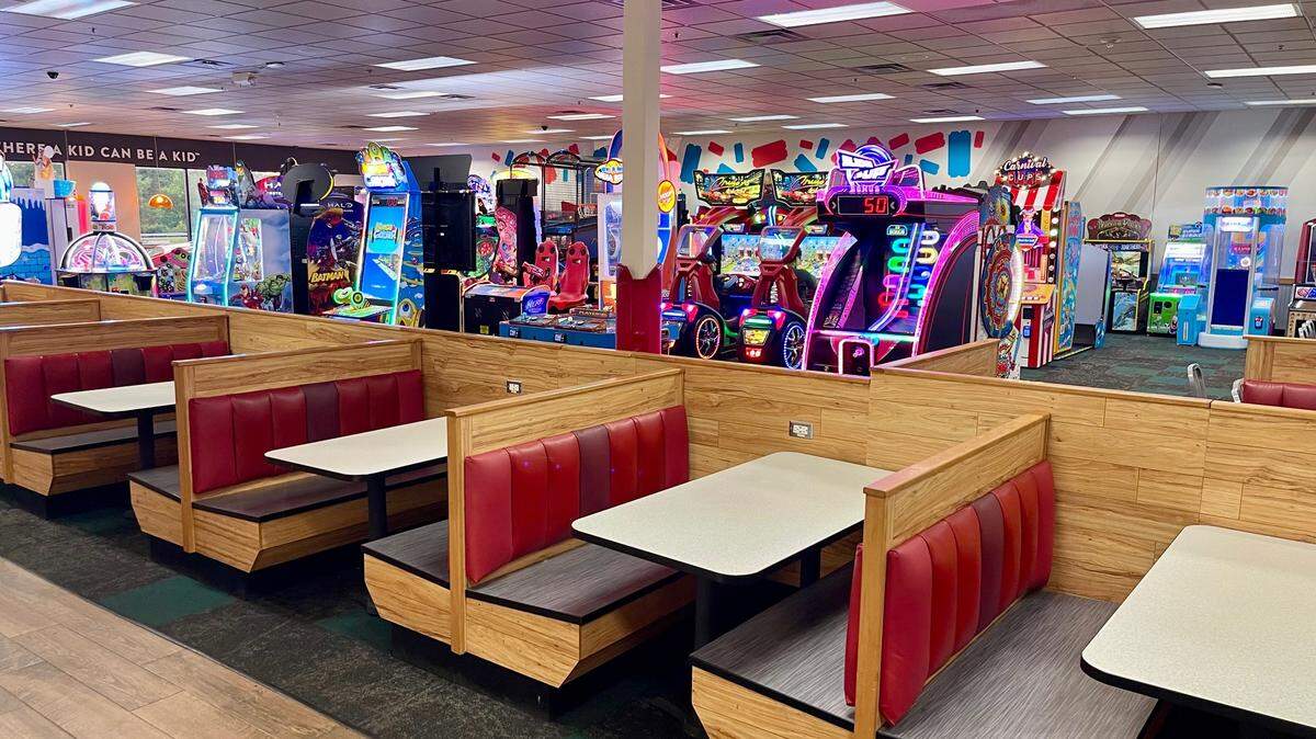 The Chuck E. Cheese restaurant in Woodhill Circle Plaza has closed after 40 years, according to a notice on the chain’s web site.