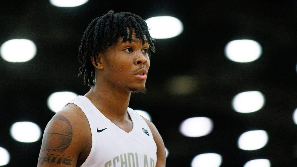 Louisville greats show up for DJ Wagner. And more from the first day of Nike EYBL action.