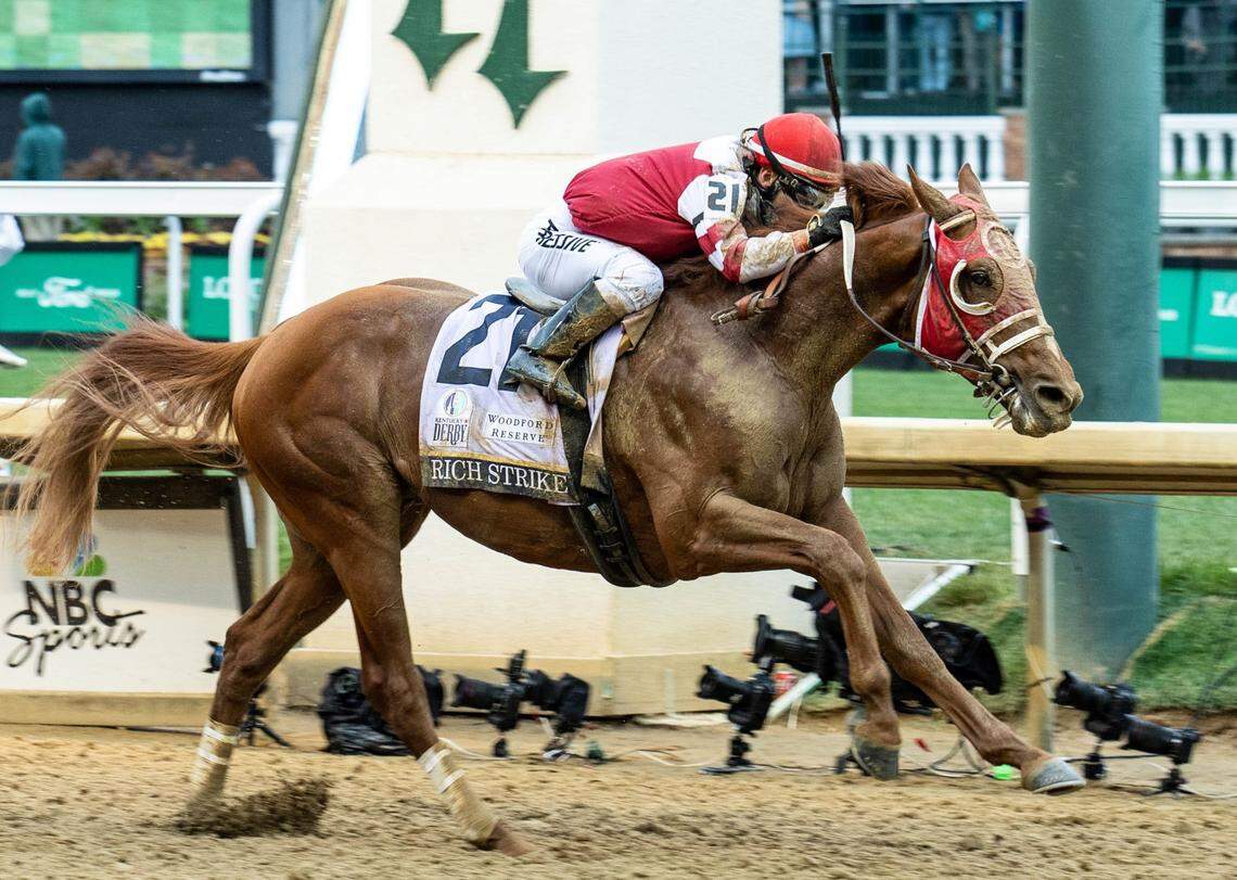 Rich Strike, with Sonny Leon aboard, wins the 148th Kentucky Derby at Churchill Downs in 2022.