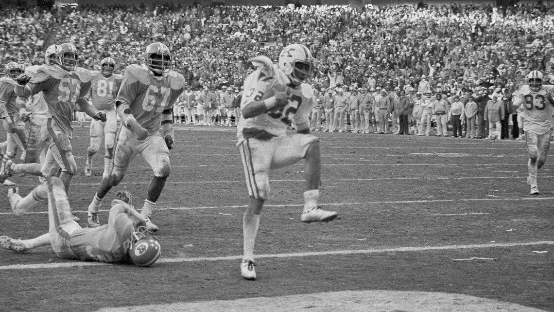 Kentucky time machine: Cats crushed Tar Heels in 1976 Peach Bowl