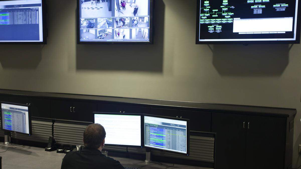 Windstream Corp.’ s Data Center, designed to serve demand for cloud-based service and other services, is monitored in Little Rock, Ark. in 2012. The company filed for Chapter 11 bankruptcy on Feb. 25.