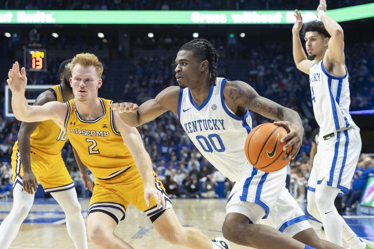Kentucky guard Otega Oweh (00) drives the ball as Lipscomb guard Will Pruitt (2) defends during Tuesday’s game at Rupp Arena.