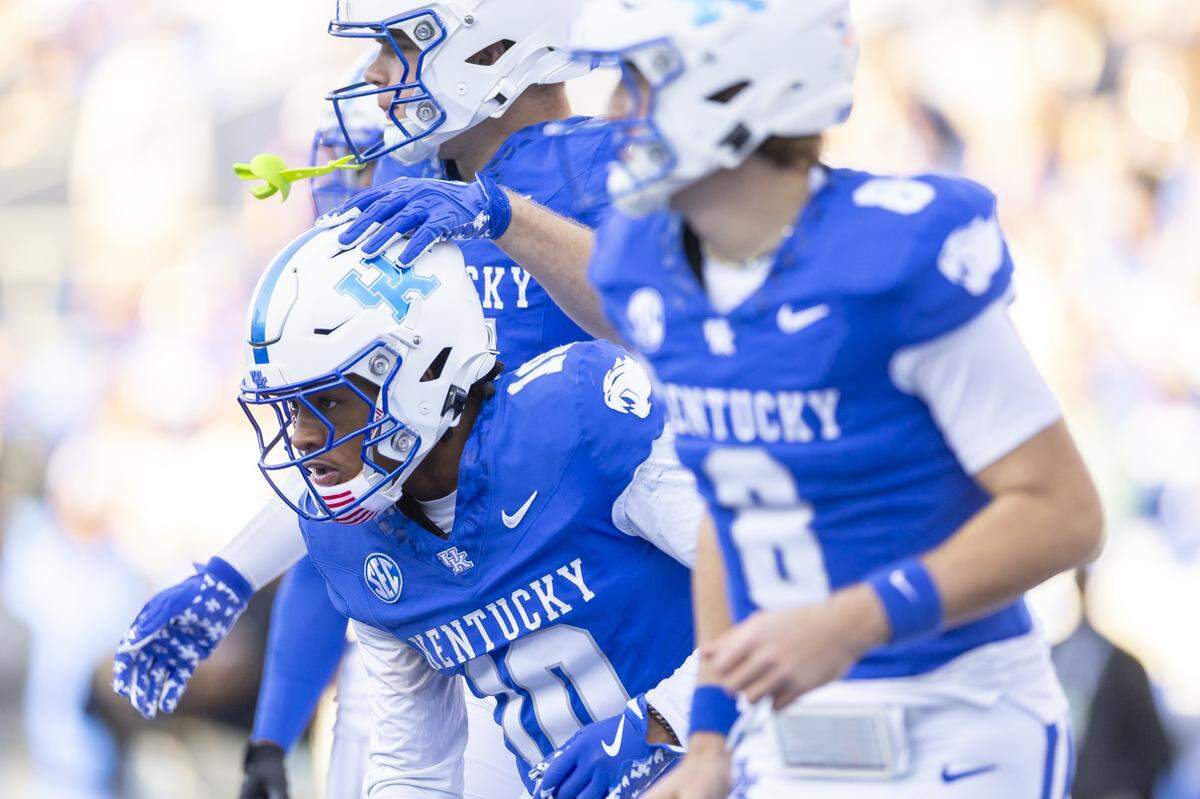 Kentucky running back Jamarion Wilcox (10) reacts after scoring a touchdown during against Murray State at Kroger Field.