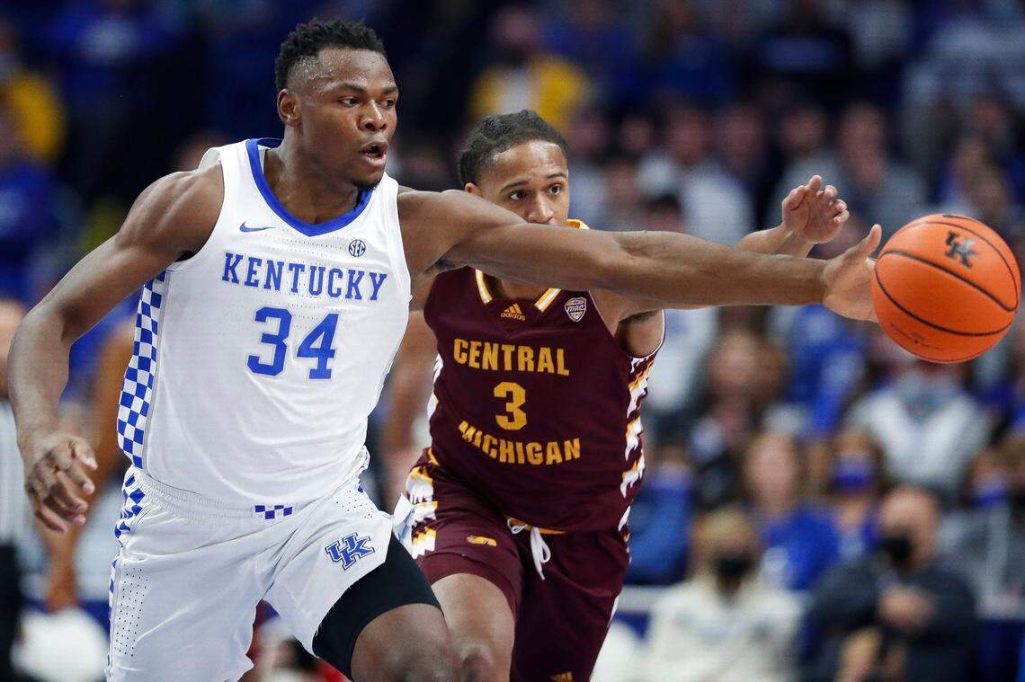 Oscar Tshiebwe is closing in on UK’s single-season record for rebounds, but his 58 steals also put him within reach of Kentucky’s top-10 list for steals in a single year, a rarity for a big man.