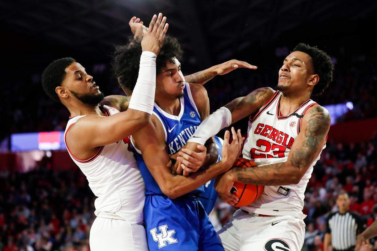 Kentucky’s Jacob Toppin, center, fights for the ball against Georgia on Saturday, Feb. 11, 2023, in Athens, Ga.