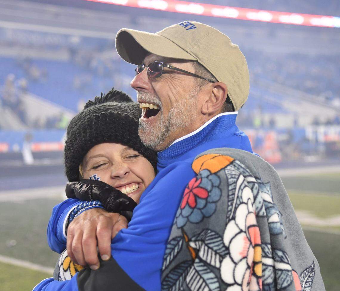 Eddie Gran celebrated with his daughter Lucy after UK defeated Arkansas in 2019.