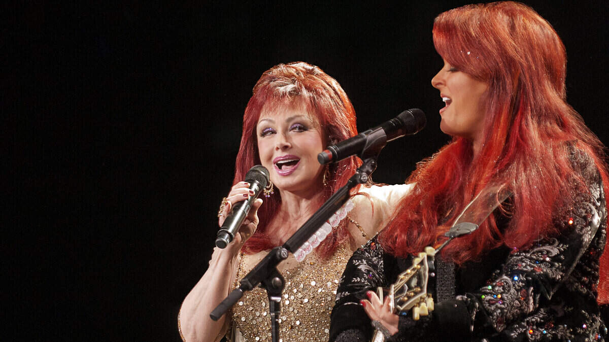 Naomi, left, and Wynonna Judd performed an 18-show "Last Encore" tour in 2010.    