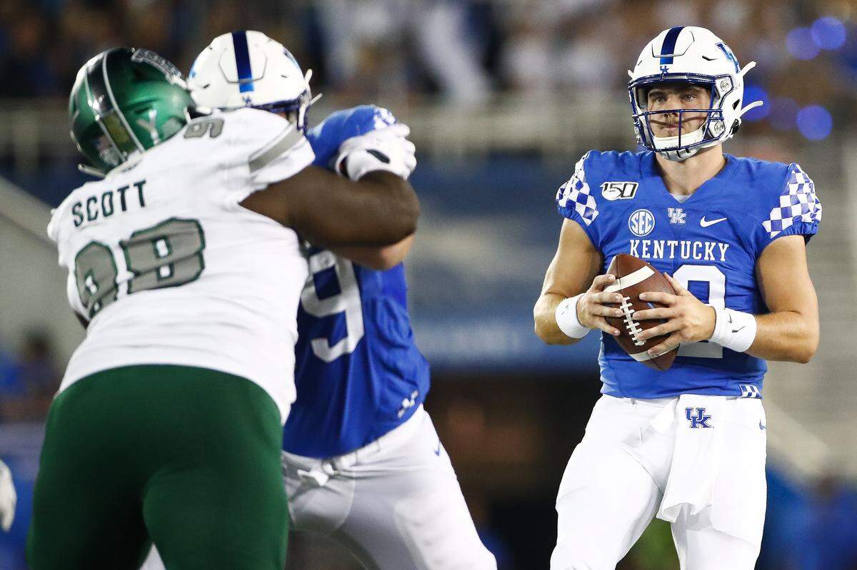Sawyer Smith dropped back to pass during Kentucky’s win Saturday night. Smith stepped in after starting quarterback Terry Wilson was injured.