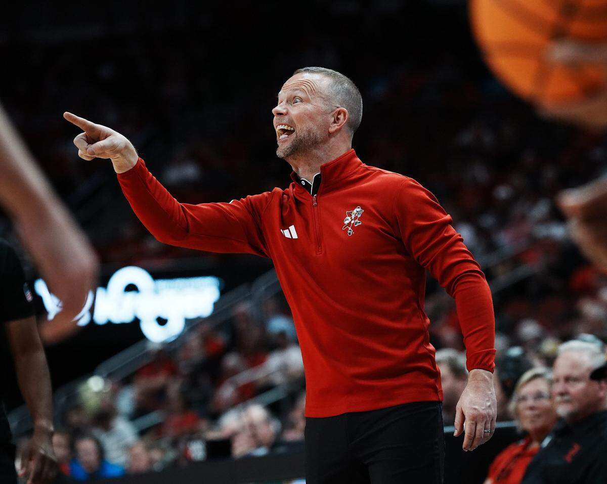 Louisville head coach Pat Kelsey is in his first season leading the Cardinals.