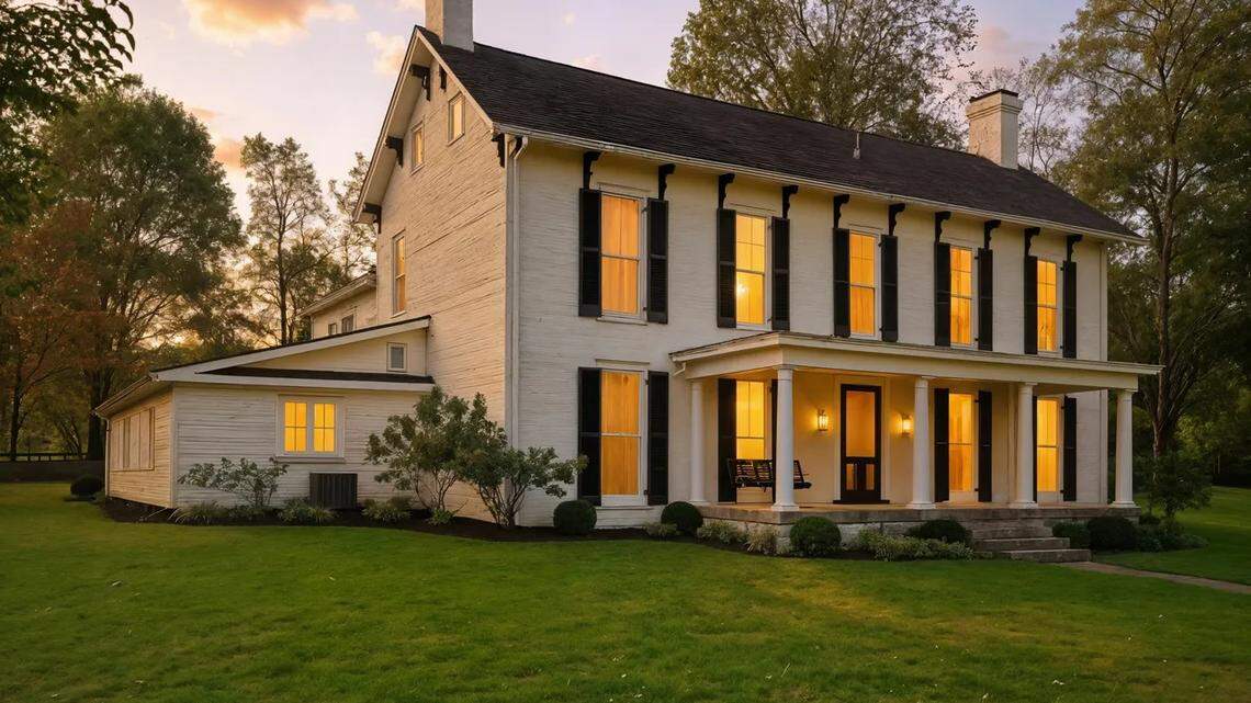 A front view of 315 Heritage Road in Woodford County. The home is up for sale for $1,125,000 as of Nov. 21, 2025.