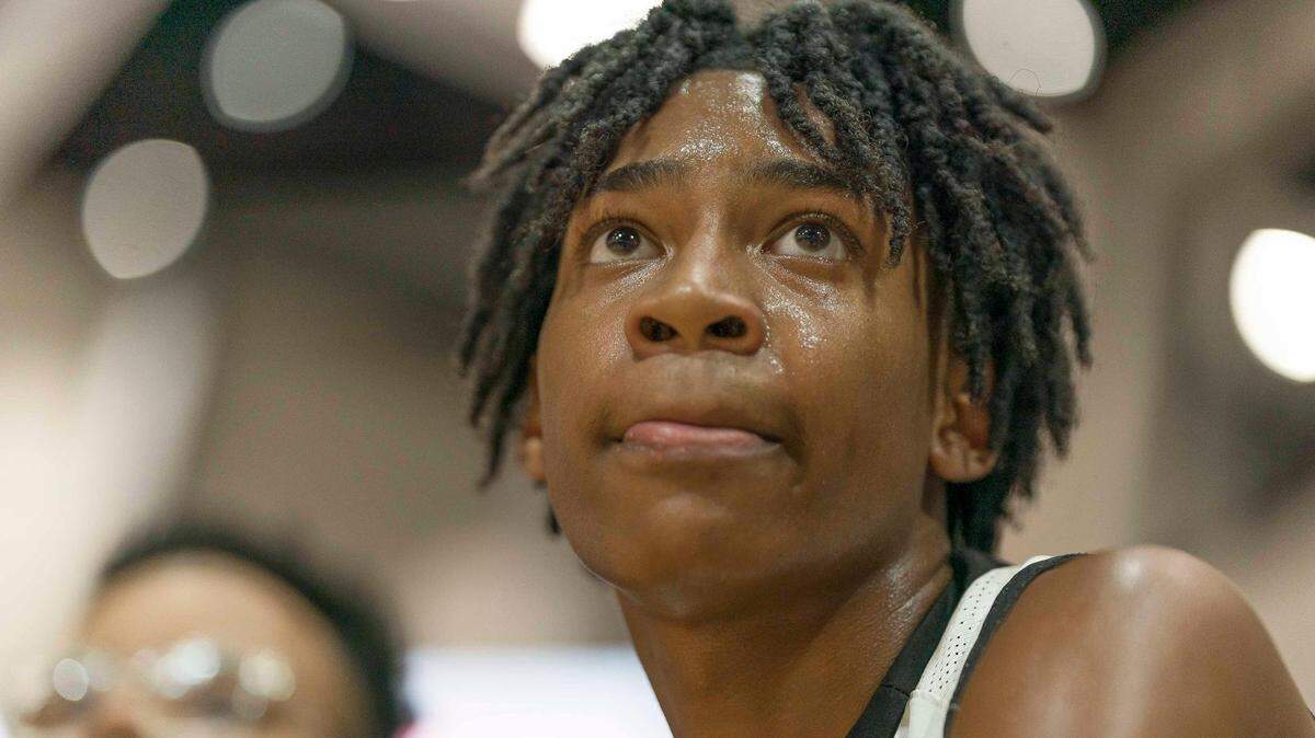 Watch Kentucky basketball recruit Robert Dillingham at the Nike EYBL session in Louisville