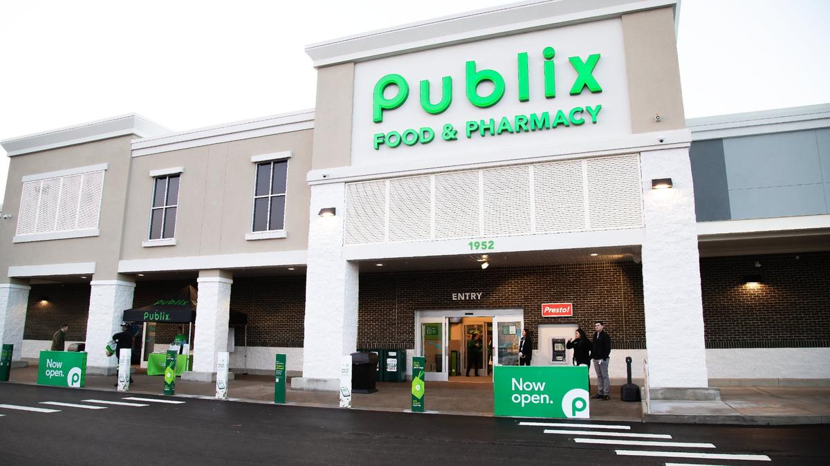 Publix grocery store chain celebrated the grand opening of their first Lexington location on 1952 Stockton Way on March 5, 202,5 in Lexington, Ky. Since then, another store has opened in Lexington and more are coming to surrounding Central Kentucky cities.