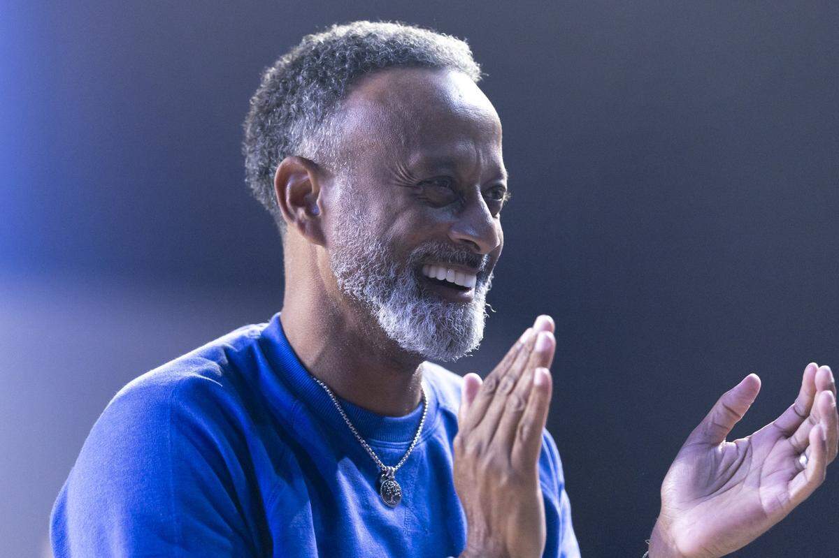 Kenny Brooks put his players through drills during the Wildcats’ Blue-White Preseason Event in Memorial Coliseum on Friday night.