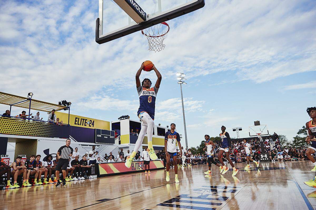 Class of 2024 point guard Tahaad Pettiford, who picked up a scholarship offer from UK in July, was one of the standout performers during the Chicago event.