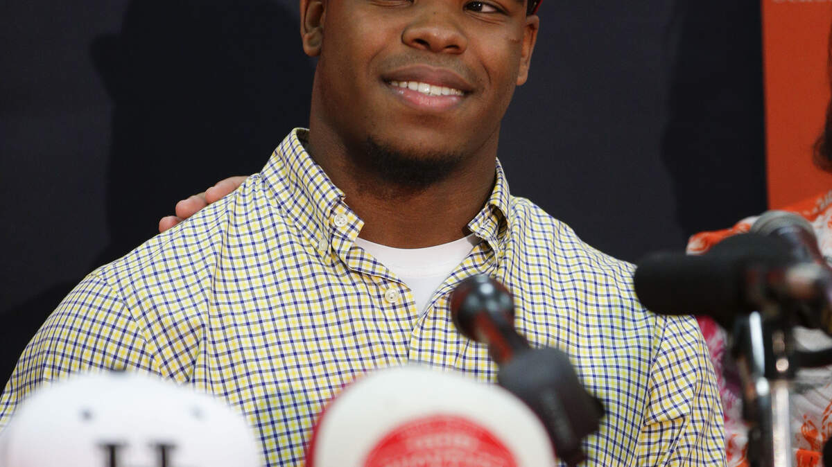 Top recruit Damien Harris of Madison Southern announced he will attend the University of Alabama on Friday January 9, 2015.