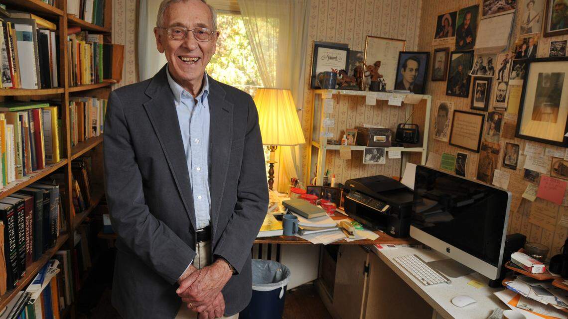 Retired Berea College professor and Appalachian historian Loyal Jones will receive the Governor's Awards in the Arts Folklife Heritage Award this week.