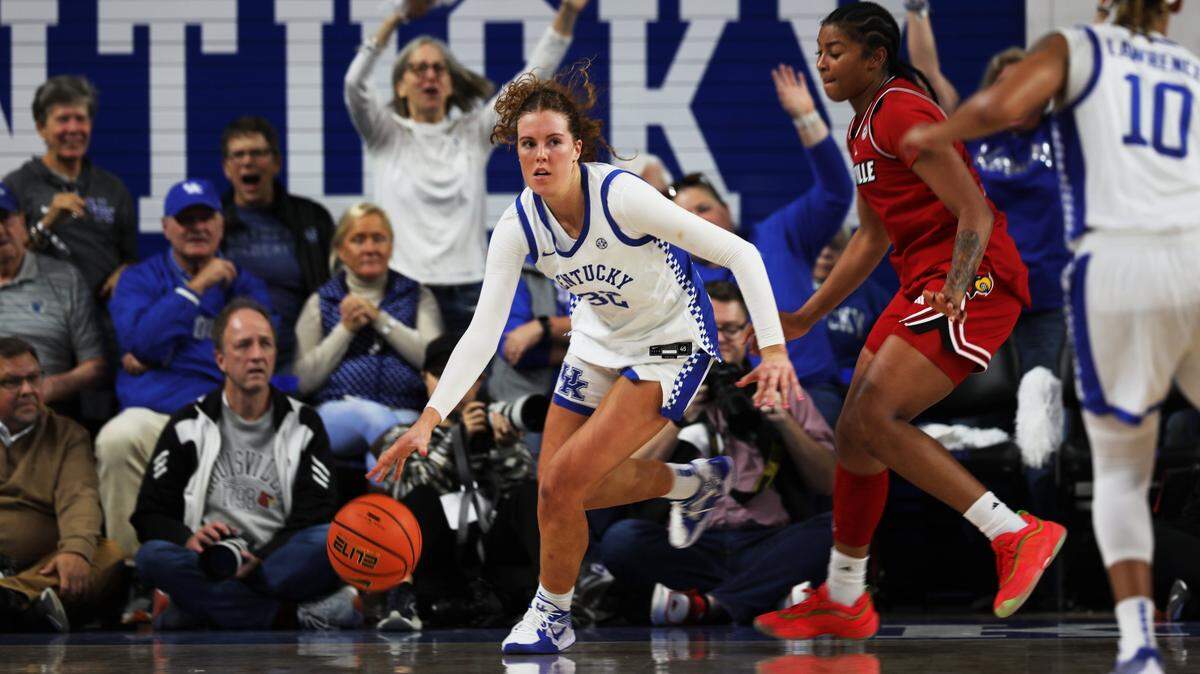 UK forward Amelia Hassett (32) attempted only four shots in 43 minutes on the floor Saturday night but contributed in a multitude of other ways. Hassett made 5 of her 6 free throws to finish with nine points and added a game-high 13 rebounds along with a blocked shot and an assist. “She had a grit about her tonight,” point guard Georgia Amoore said of the junior college transfer.
