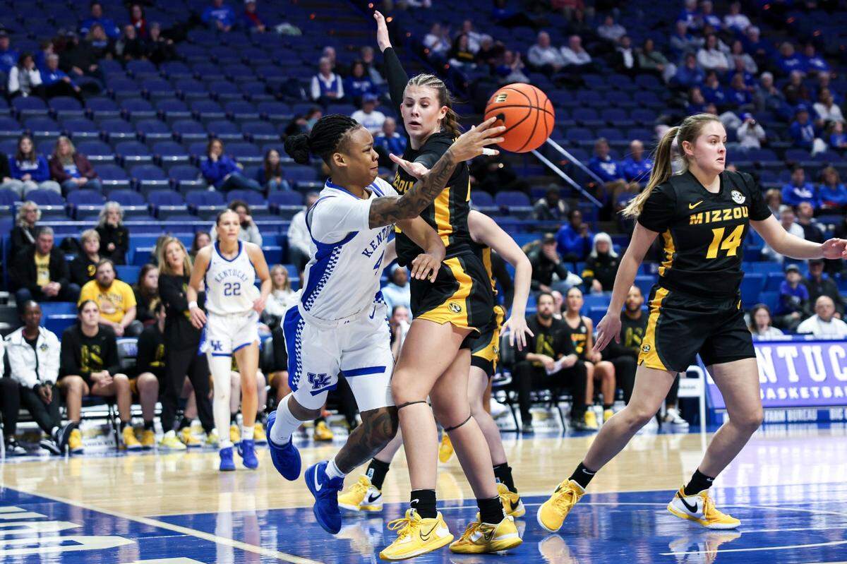 Kentucky guard Eniya Russell (4) passes the ball against Missouri. She led the Wildcats with 20 points and also had seven rebounds and two steals.