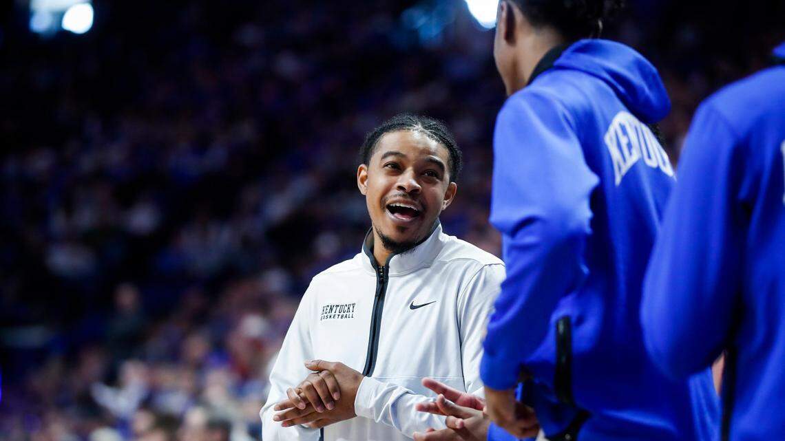 Tyler Ulis talks with Kentucky players on the sideline during a game. Ulis joined the program as a student assistant earlier this season.