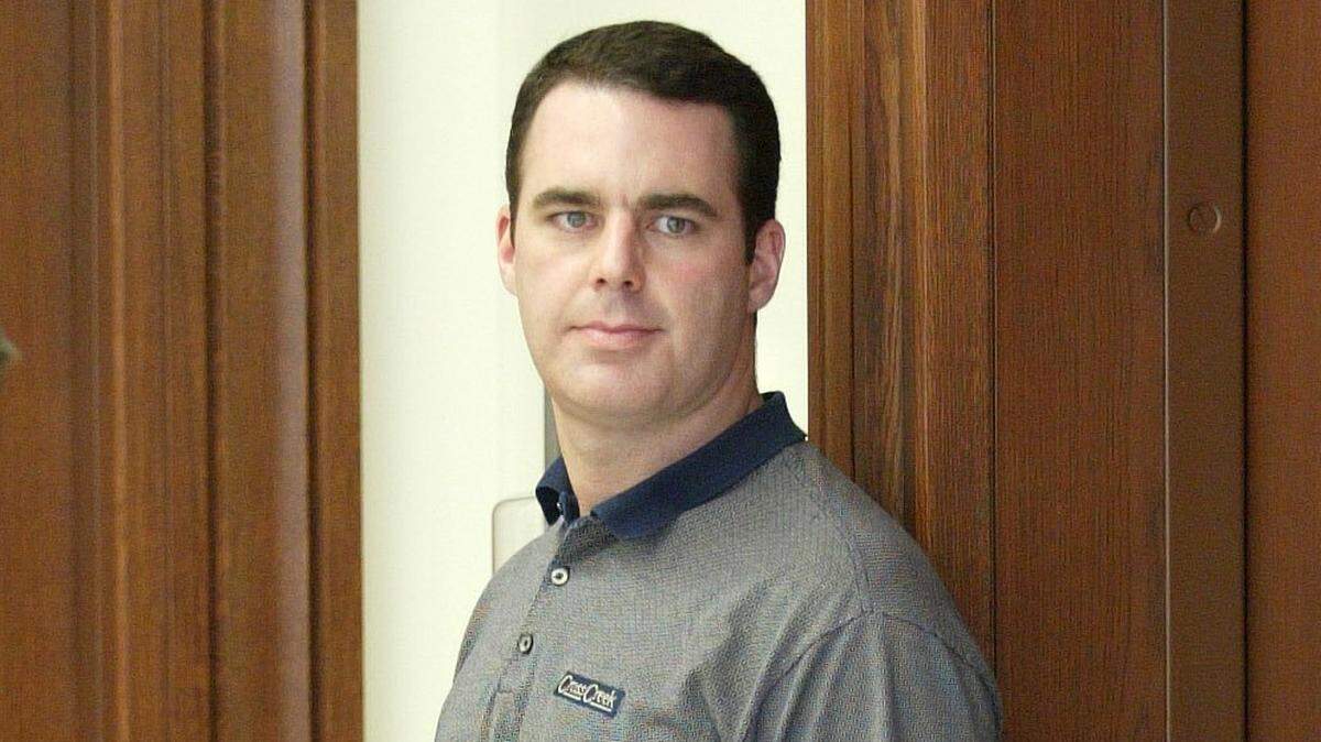 Shane Ragland waits outside the courtroom on August 27, 2007.