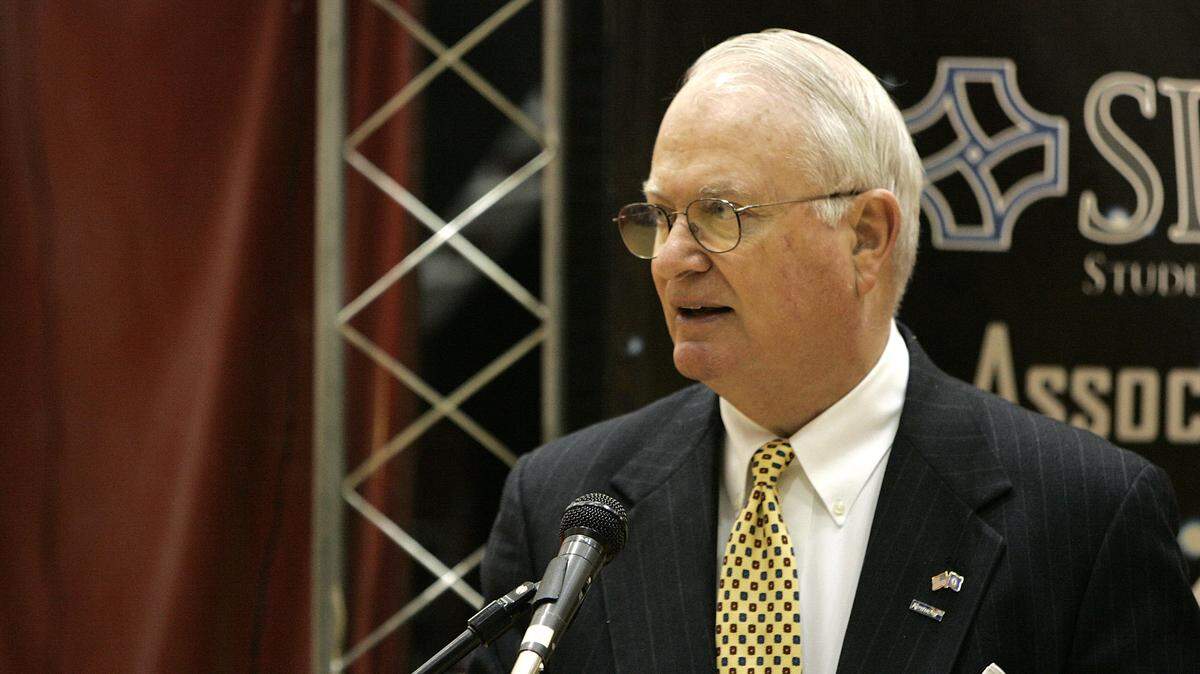 Jim Host, Kentucky's Secreatary of Commerce, addresses students at the opening for The FutureLab Expo, set up in the basketball gymnasium  at Paul Laurence Dunbar High School, 1600 Man O' War Blvd. in Lexington, KY, Thursday,  April 28, 2005. The traveling national tour offers a glimpse of the future of science and technology to students. Following a formal ribbon cutting ceremony, students were then allowed to explore the exhibits.  Charles Bertram/Staff
