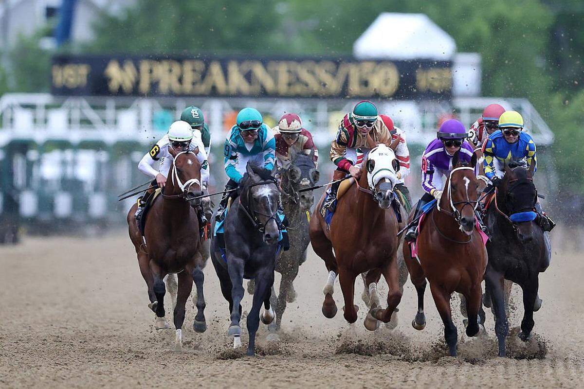 BALTIMORE, MARYLAND - MAY 17: The field heads into the first turn during the 150th Preakness Stakes at Pimlico Race Course on May 17, 2025 in Baltimore, Maryland. (Photo by Emilee Chinn/Getty Images)