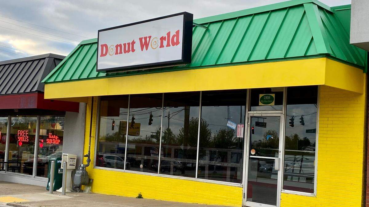 Donut World, a new bakery, opened April 15, 2023, in the Lexington’s Meadowthorpe neighborhood at 1395 W. Main St., next door to Jimmy John’s sandwich shop.
